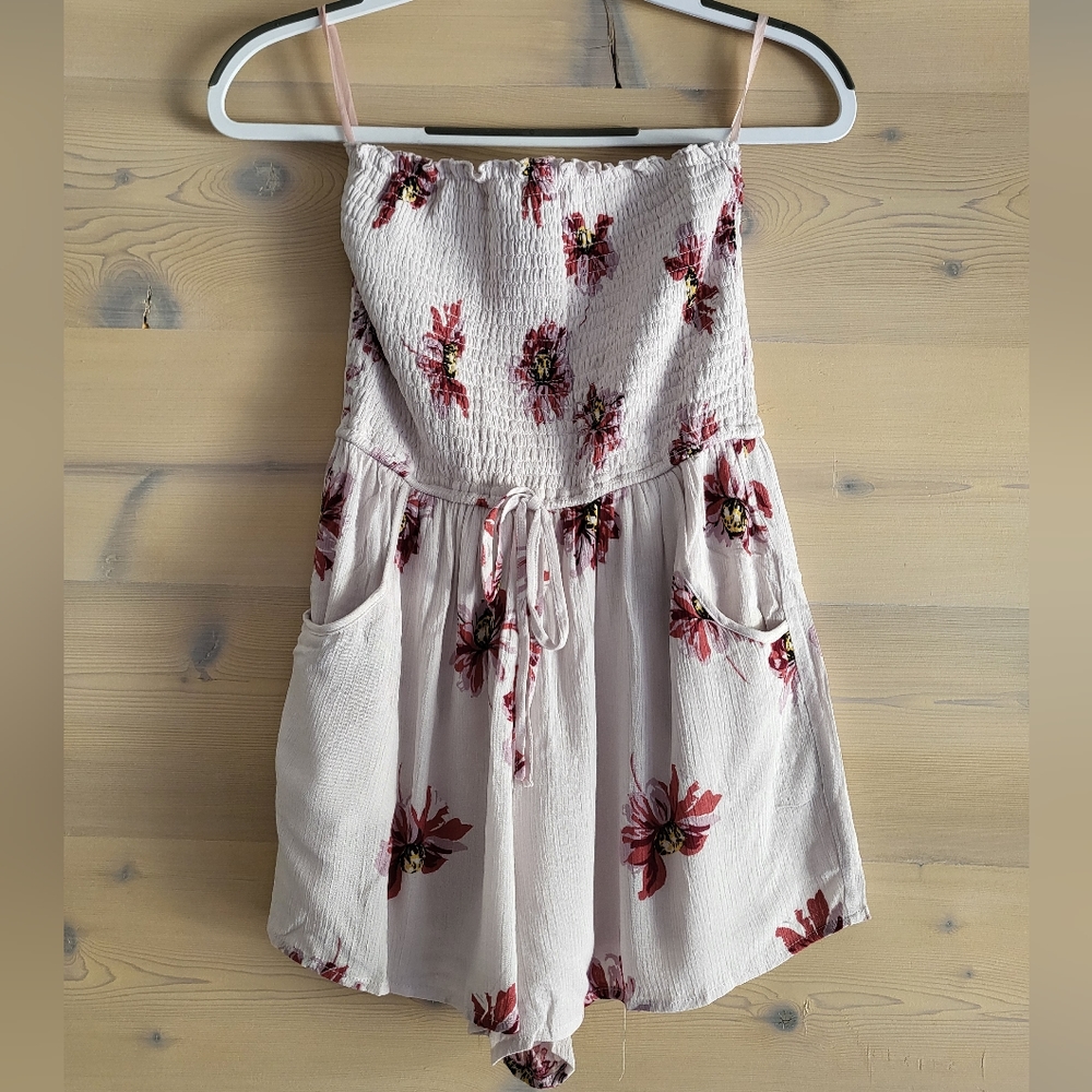 NWT Band of Gypsies Bandeau Pale Pink/Lavender Floral Romper size XS - Picture 4 of 10